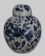 208908 Stenen urn wit met blauw 800